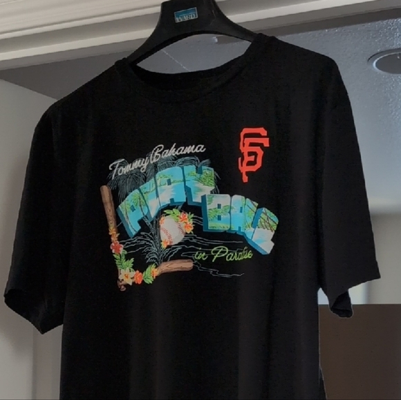 SF Giants Tommy Bahama Black T-Shirt with Tropical Graphic - Picture 1 of 3